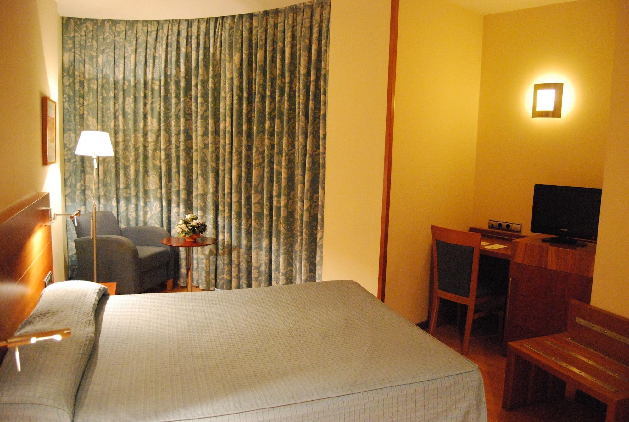 Hotel Mieres Del Camino ภายนอก รูปภาพ