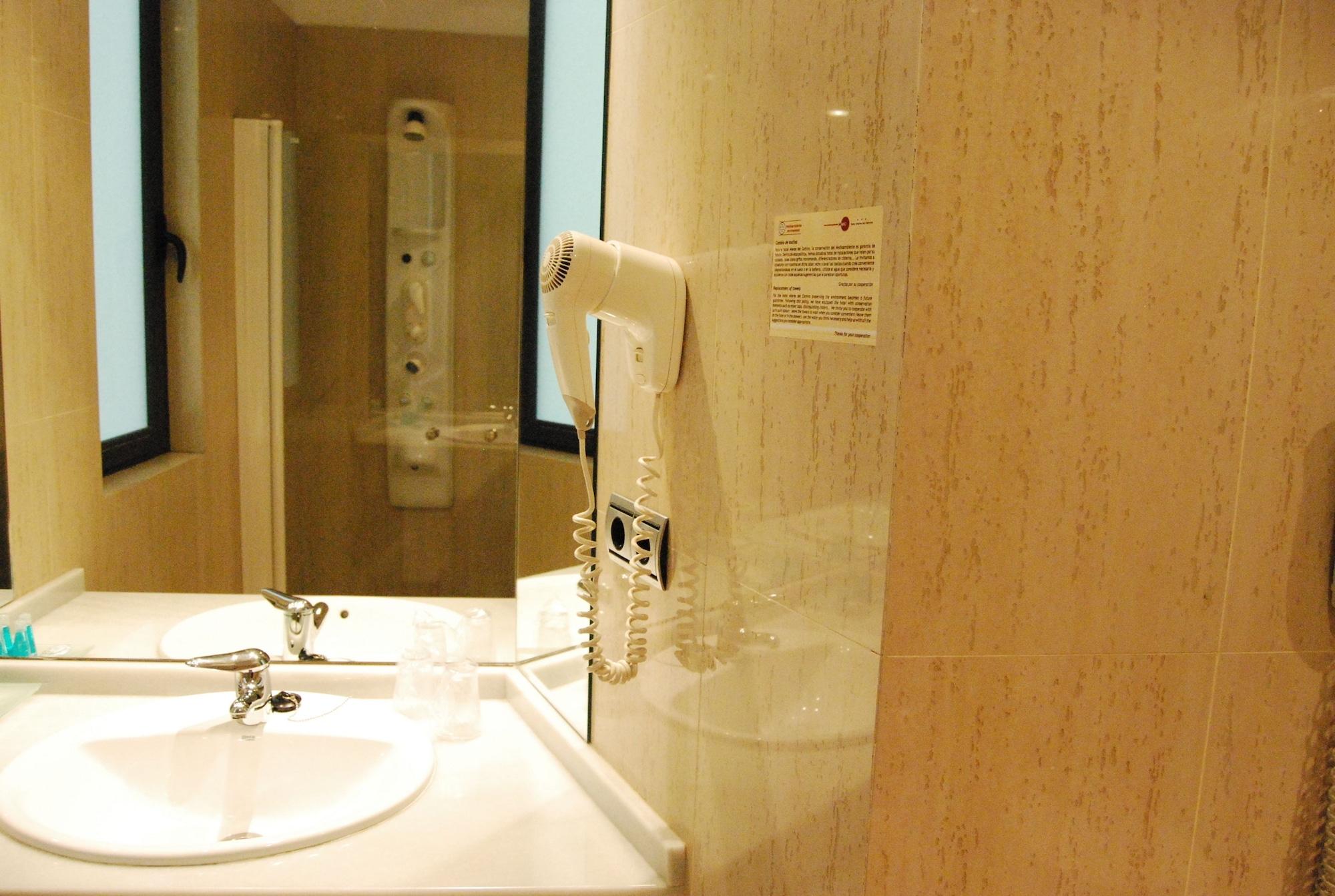 Hotel Mieres Del Camino ภายนอก รูปภาพ
