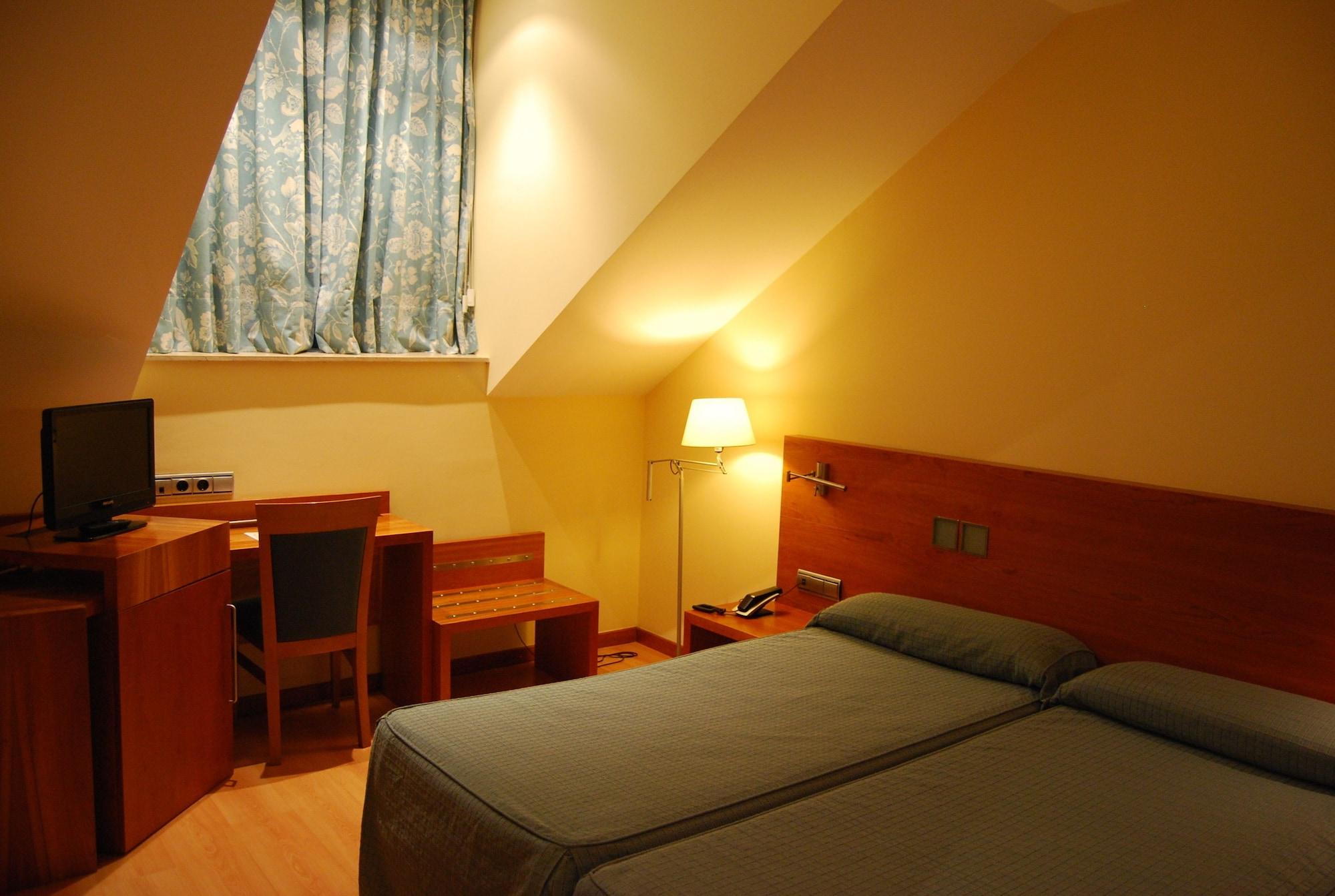 Hotel Mieres Del Camino ภายนอก รูปภาพ