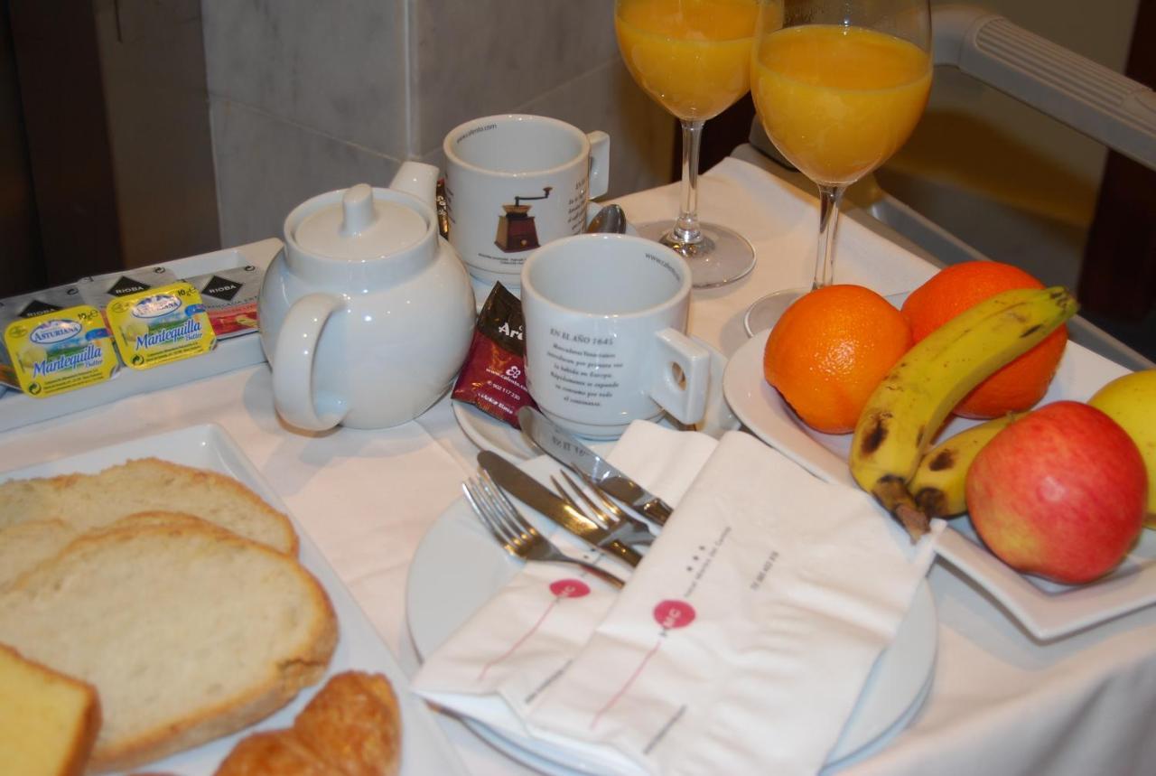 Hotel Mieres Del Camino ภายนอก รูปภาพ