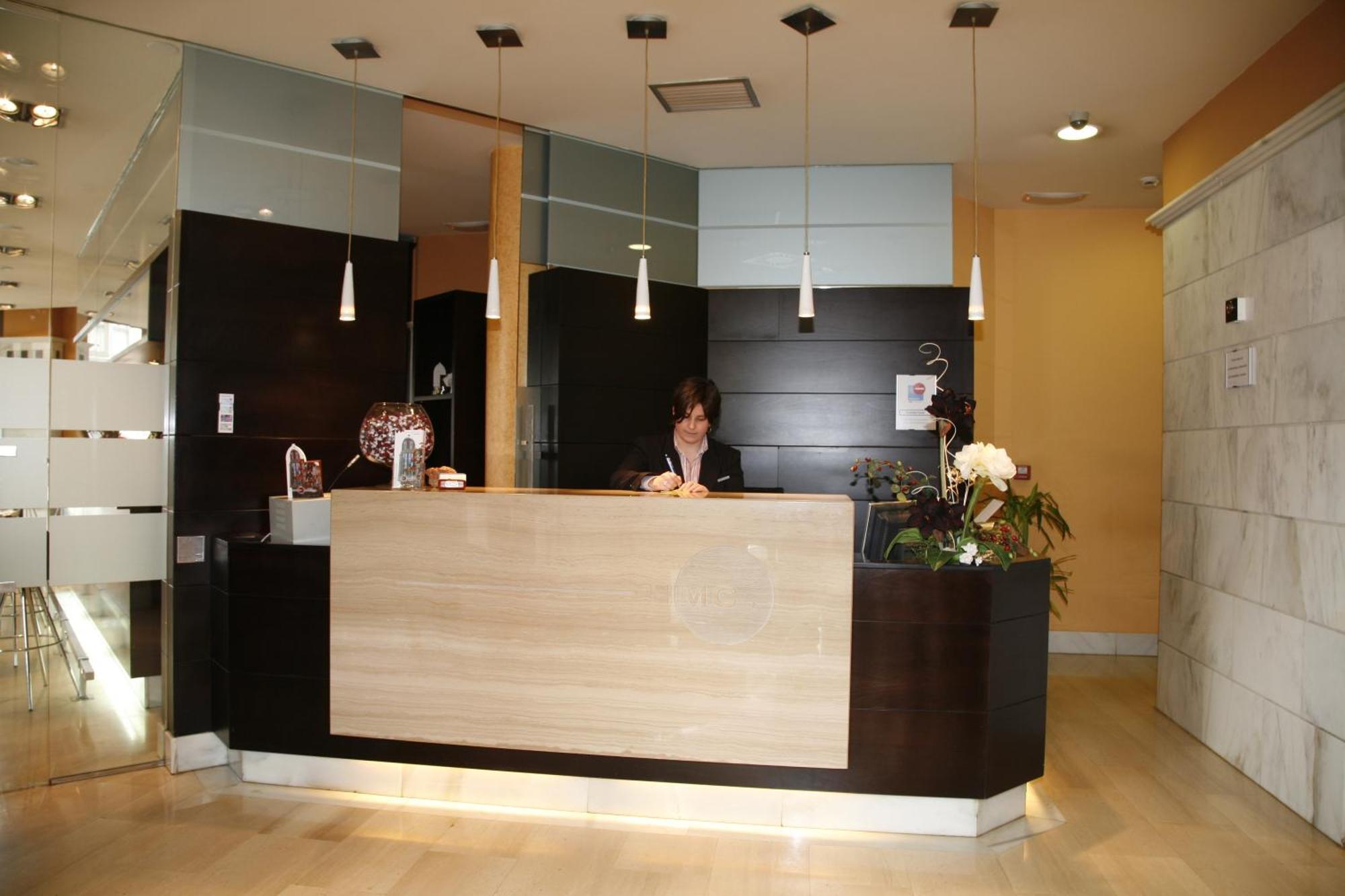 Hotel Mieres Del Camino ภายนอก รูปภาพ