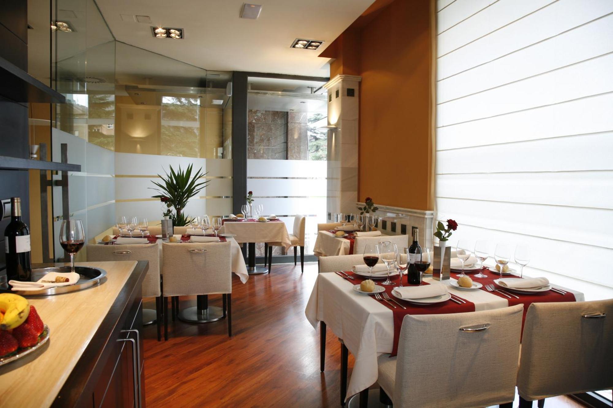 Hotel Mieres Del Camino ภายนอก รูปภาพ