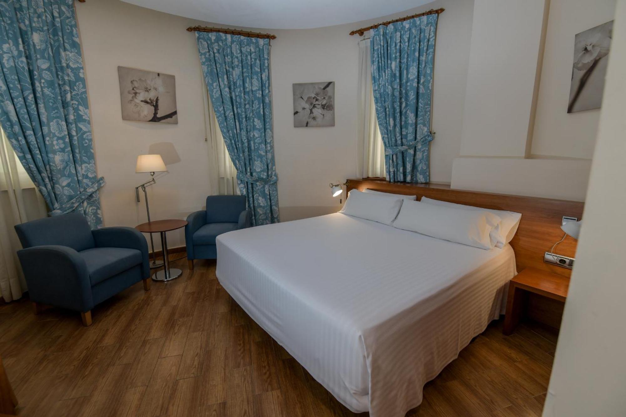 Hotel Mieres Del Camino ภายนอก รูปภาพ