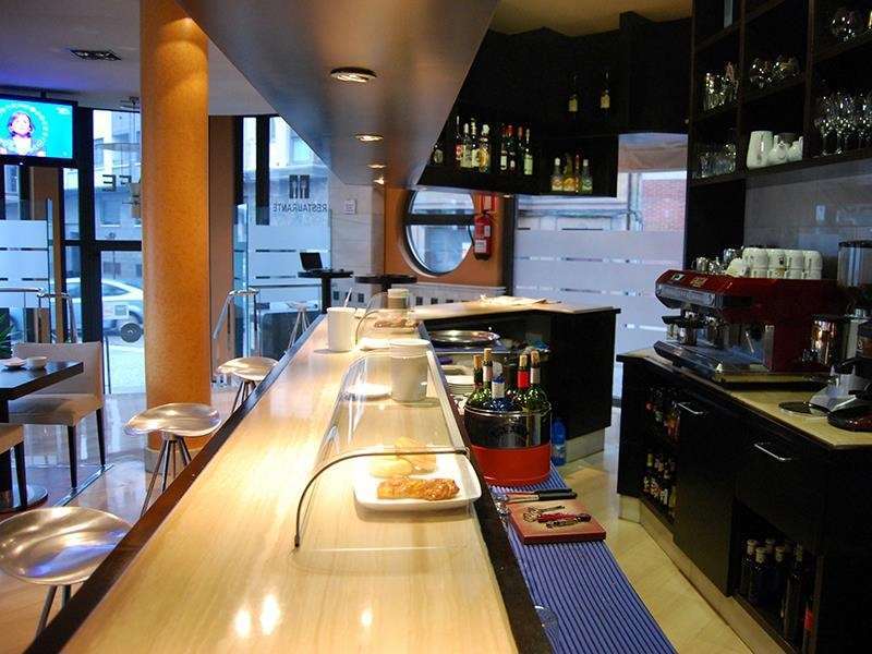 Hotel Mieres Del Camino ร้านอาหาร รูปภาพ