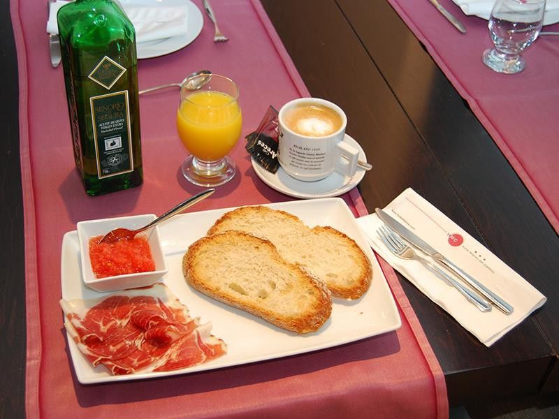 Hotel Mieres Del Camino ภายนอก รูปภาพ