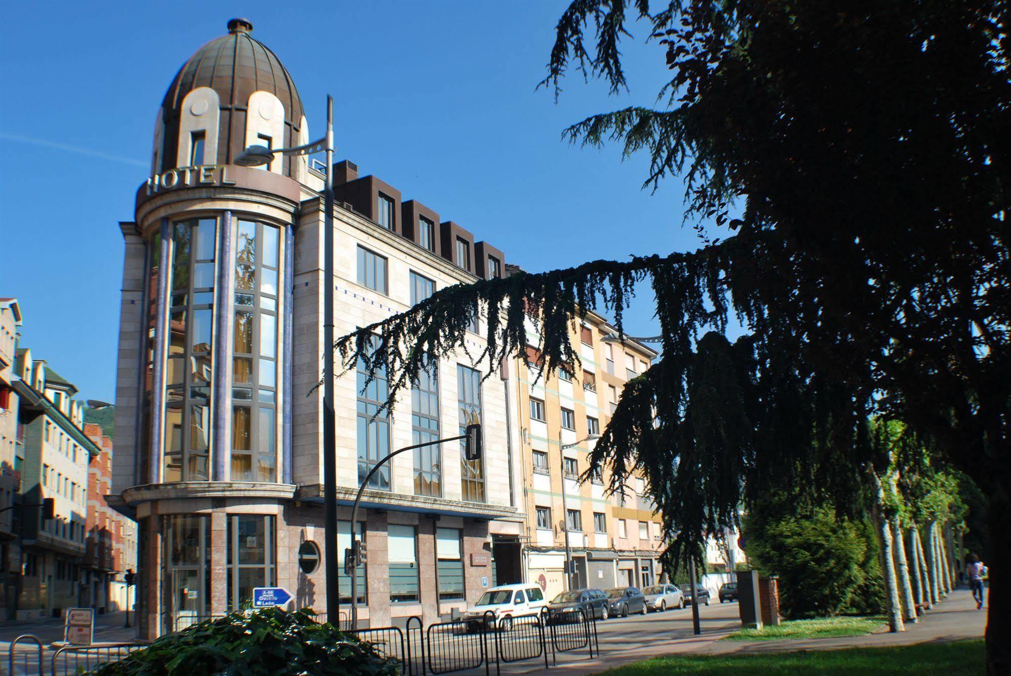 Hotel Mieres Del Camino ภายนอก รูปภาพ
