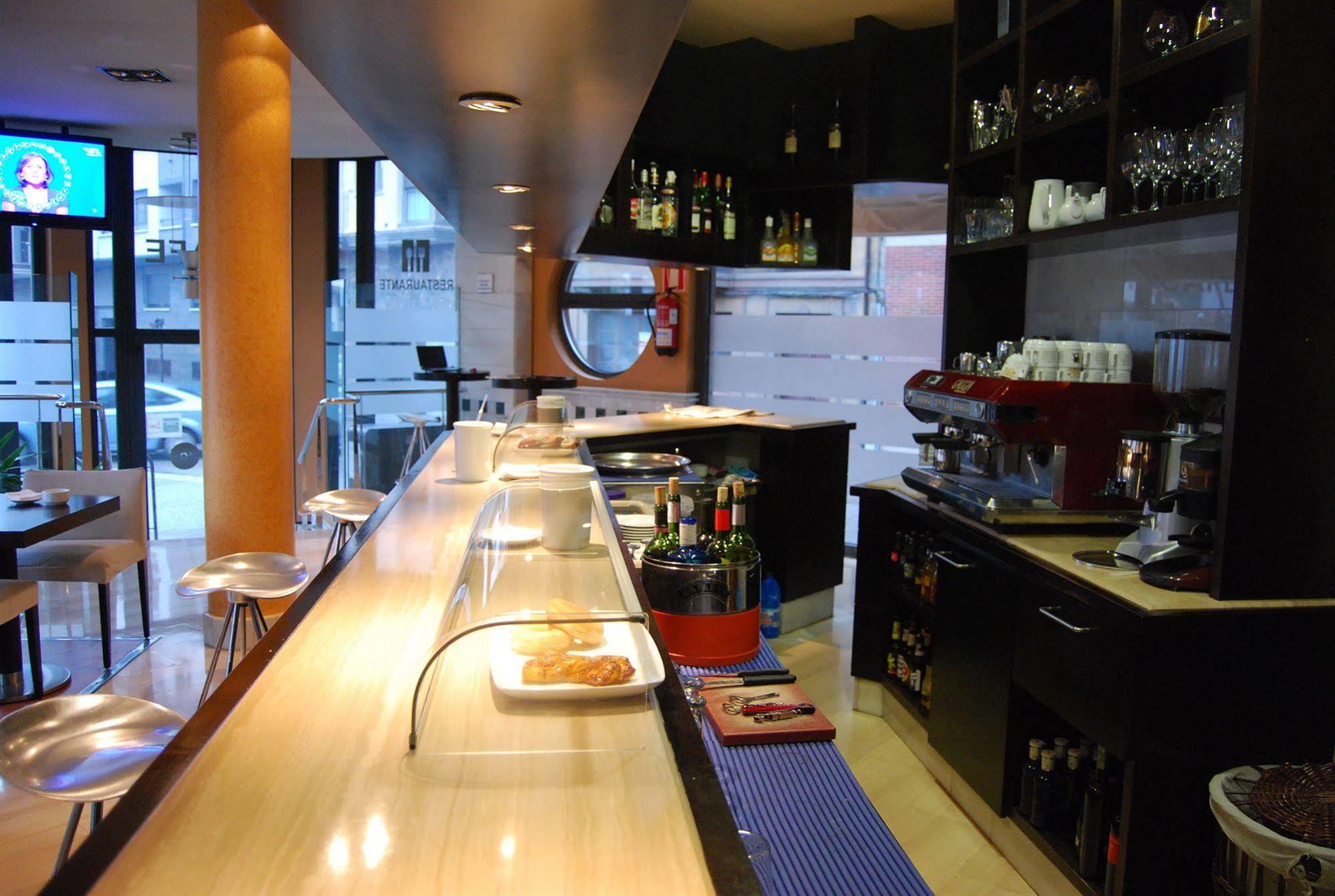 Hotel Mieres Del Camino ภายนอก รูปภาพ